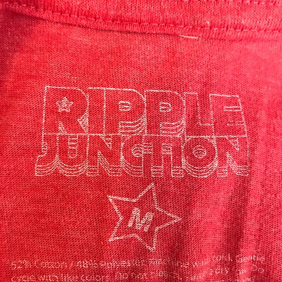 Sriracha Label Red Graphic Tee Size Medium - Picture 6 of 6